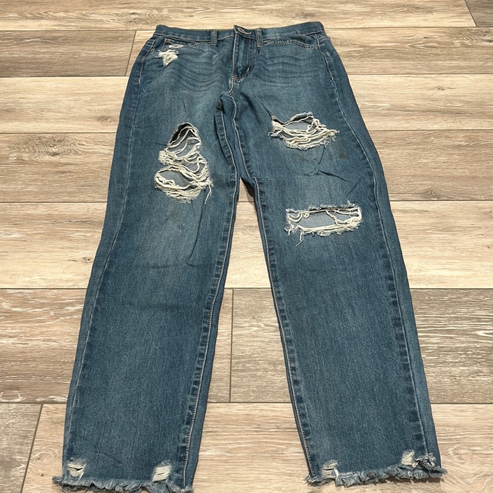 So (Kohl’s Brand) Distressed High Rise Mom Jean size 7L/28W
